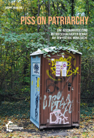 Cover von Piss On Patriarchy - eine mit Graffiti besprühte Dixie-Toilette vor Büschen